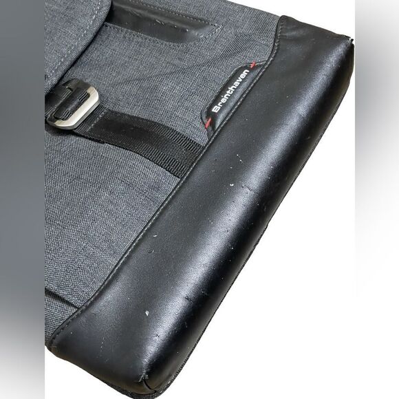 Brenthaven Collins Collection Vertical Charcoal Crossbody Messenger Bag - Picture 7 of 16